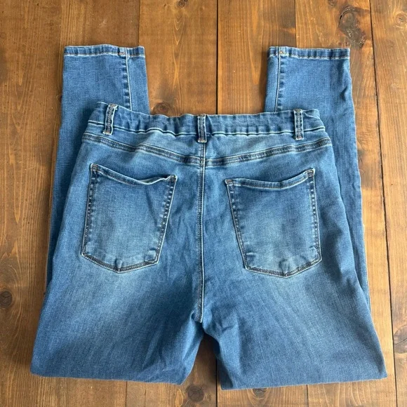 No Boundaries Medium Wash Denim Skinny Jeans - Picture 4 of 8